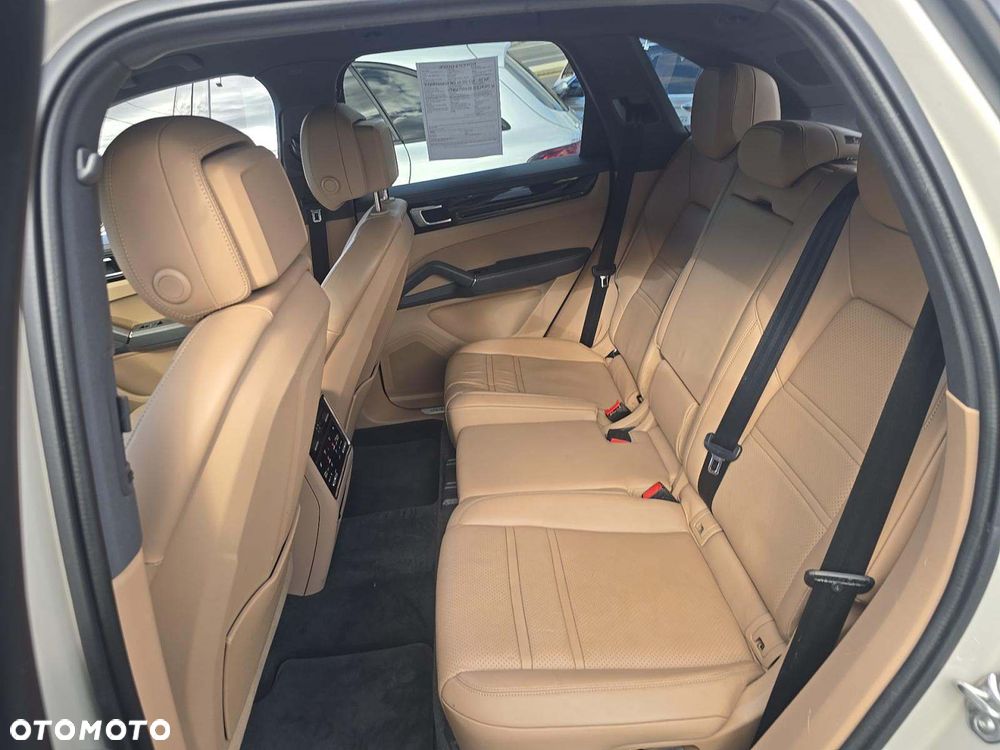 Porsche Cayenne Standard - 11