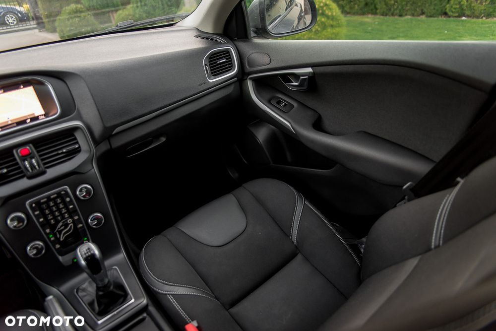 Volvo V40 D2 Drive-E Momentum - 28