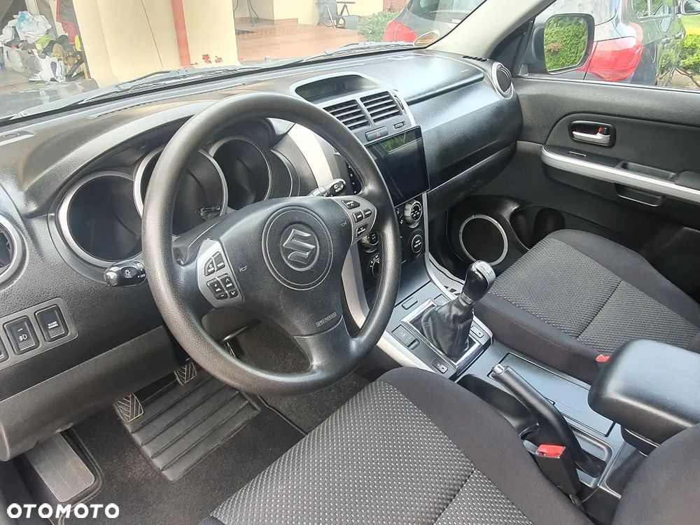 Suzuki Grand Vitara 2.0 Comfort + Family - 11