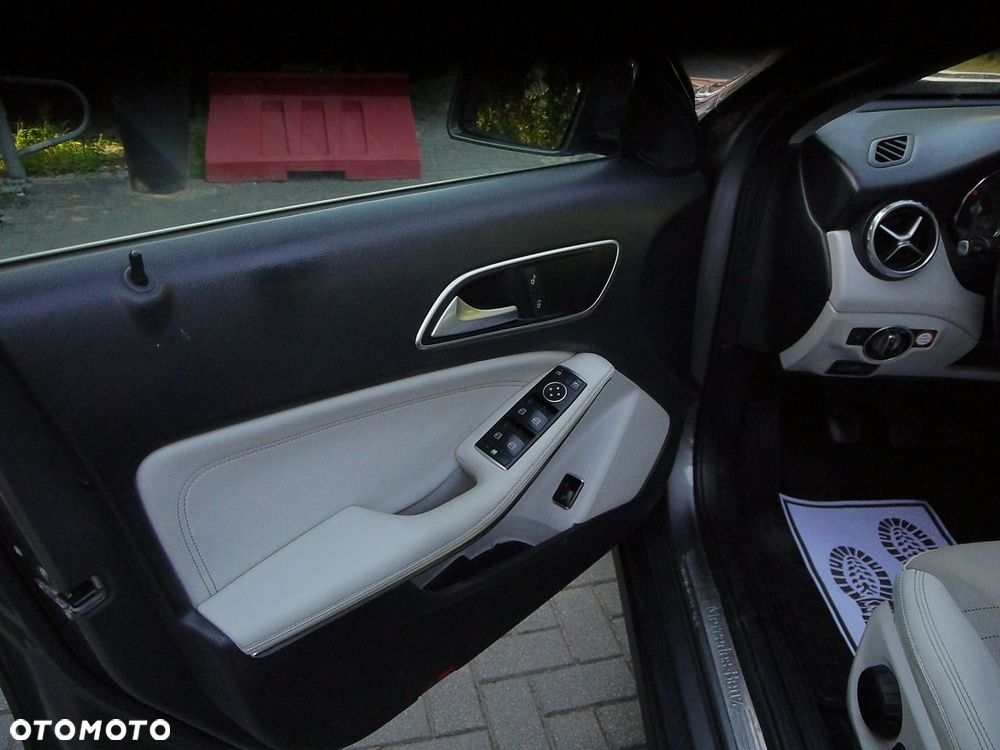 Mercedes-Benz GLA 200 UrbanStyle Edition - 27