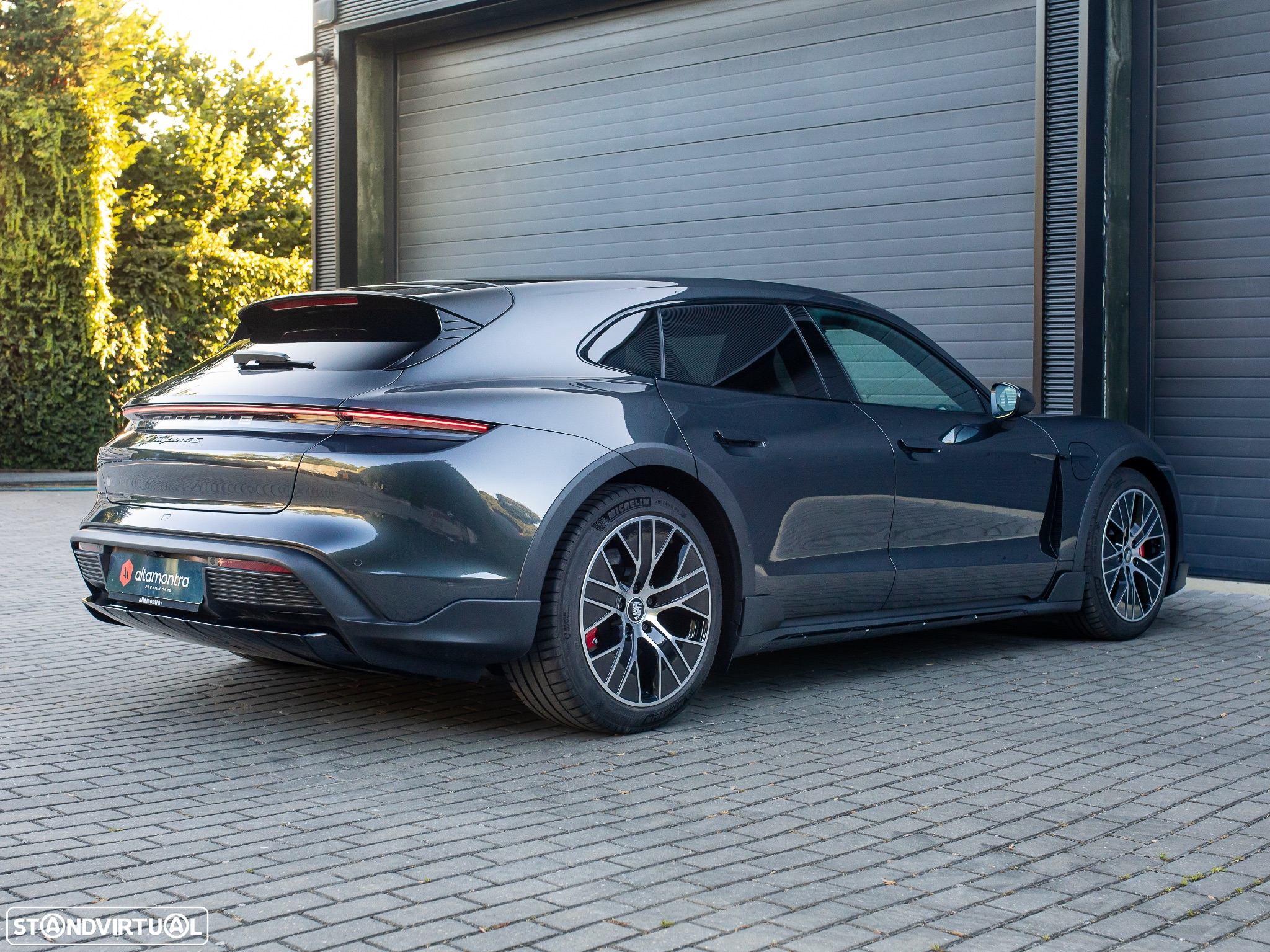 Porsche Taycan Cross Turismo 4S - 13