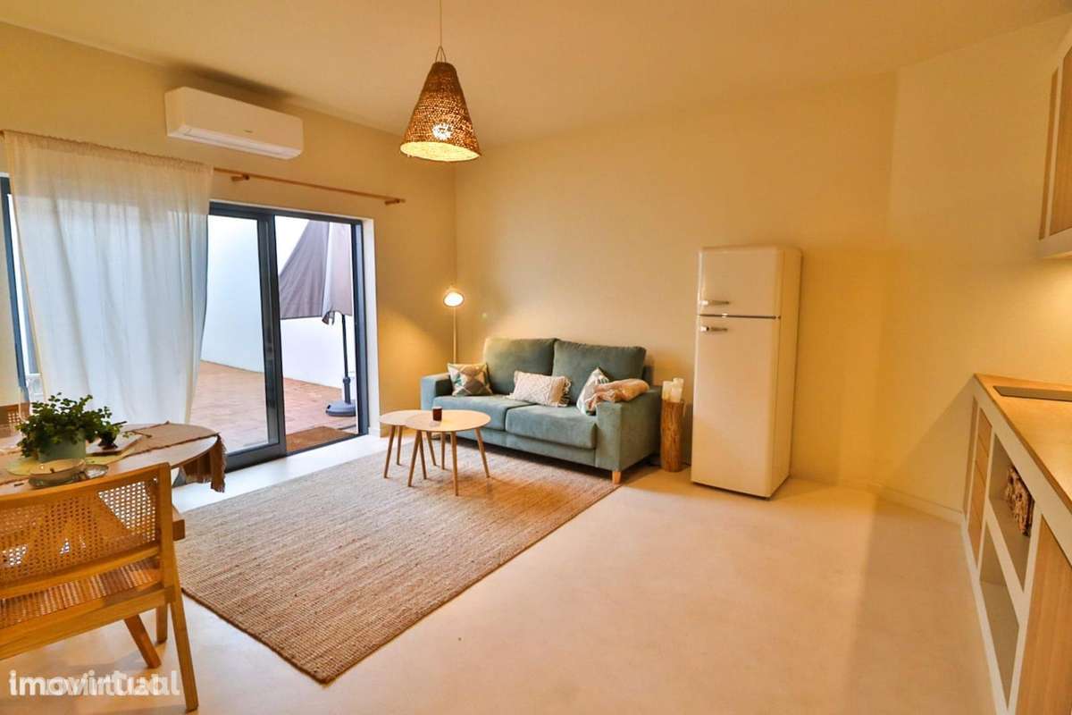 Prédio com 3 apartamentos renovados - Grande imagem: 3/21