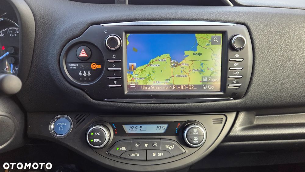 Toyota Yaris Hybrid 100 Premium EU6 - 18