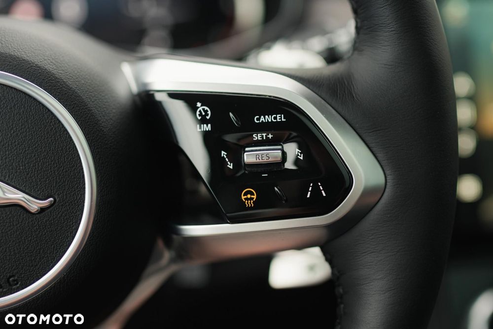 Jaguar F-Pace 2.0 D200 mHEV AWD SE - 25