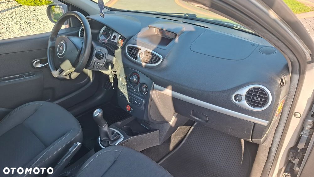 Renault Clio - 11