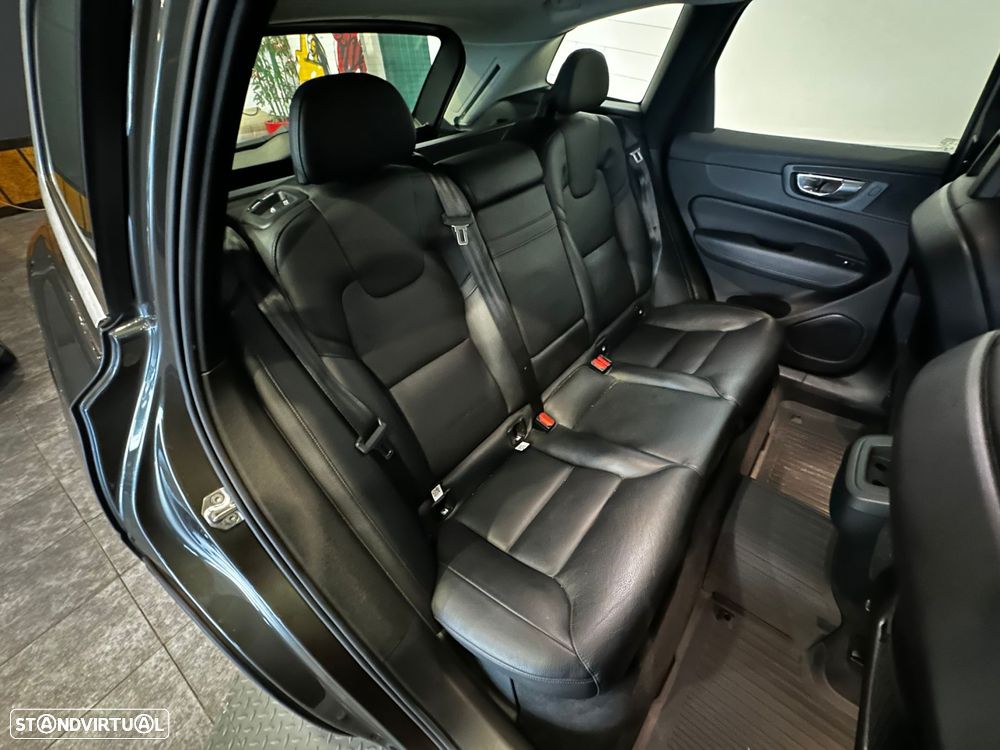 Volvo XC 60 2.0 D4 Momentum AWD Geartronic - 31