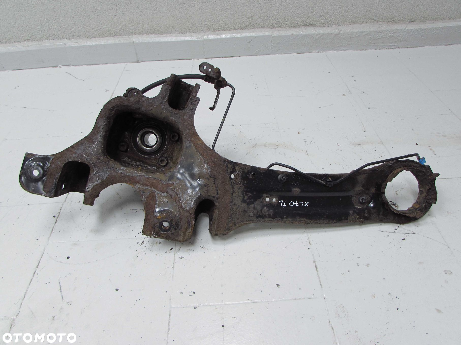 VOLVO XC70 III V70 III AWD 07-16 PIASTA ZWROTNICA WAHACZ TYL LEWY 7G915A969 - 5