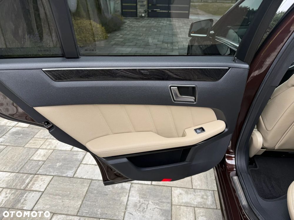 Mercedes-Benz Klasa E 350 CDI 4-Matic BlueEff Avantgarde - 35
