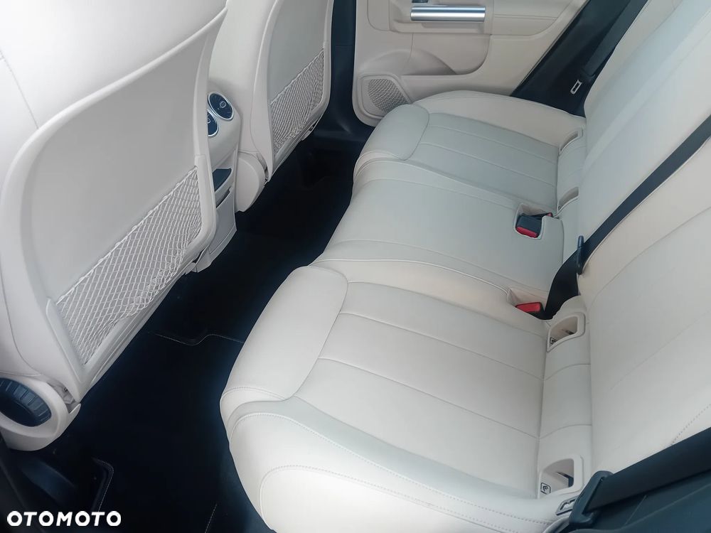 Mercedes-Benz GLA - 12