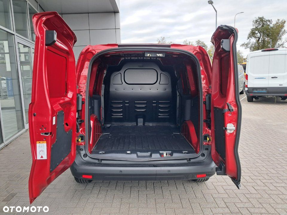 Ford Transit Courier - 18