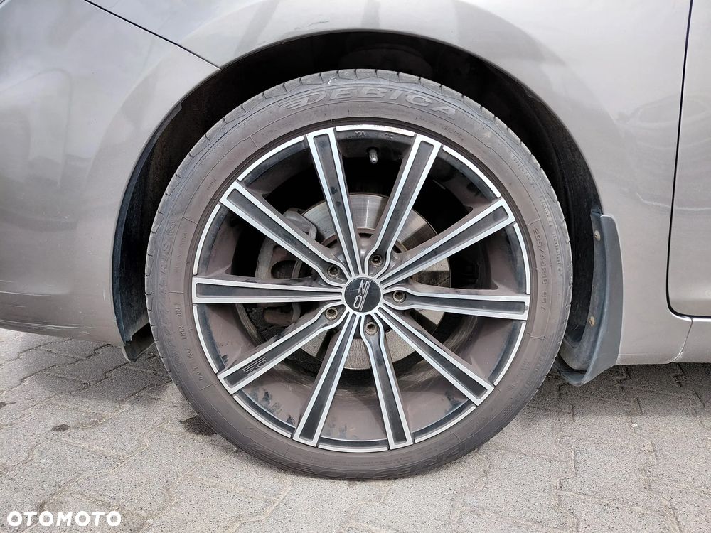 Kia Carens 1.7 CRDi Business Line 7DCT - 26