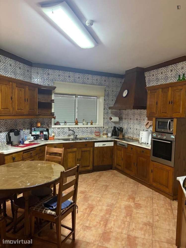 Quarto - localizado em Oliveira do Douro Porto - Grande imagem: 3/13