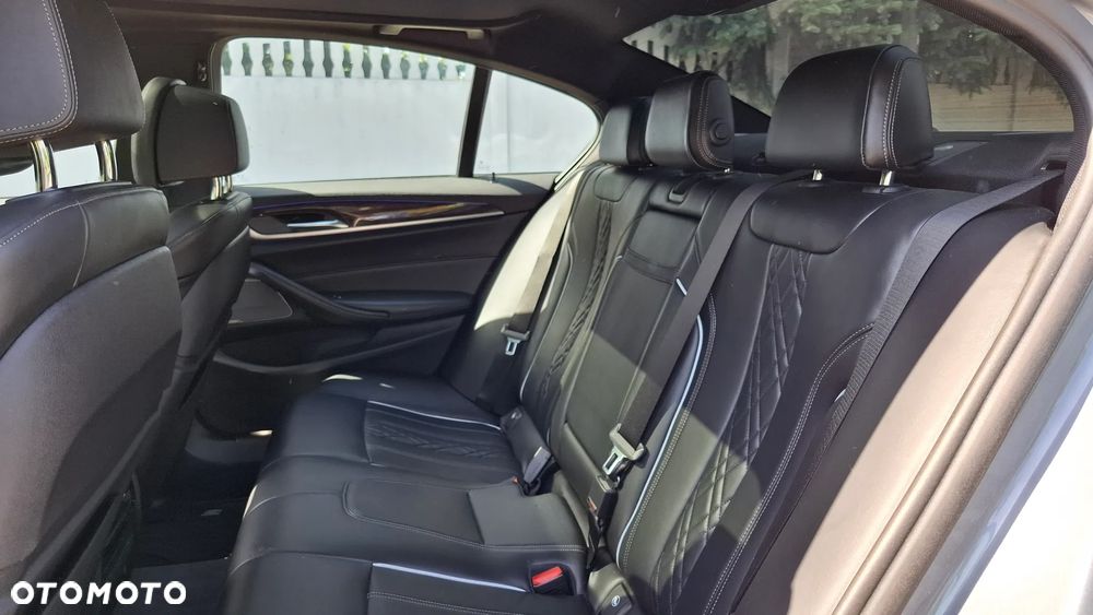 BMW Seria 5 M550i xDrive - 9