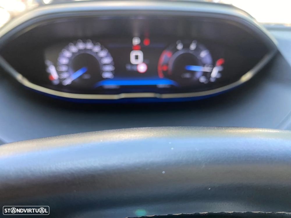 Peugeot 3008 1.5 BlueHDi Allure EAT8 - 24