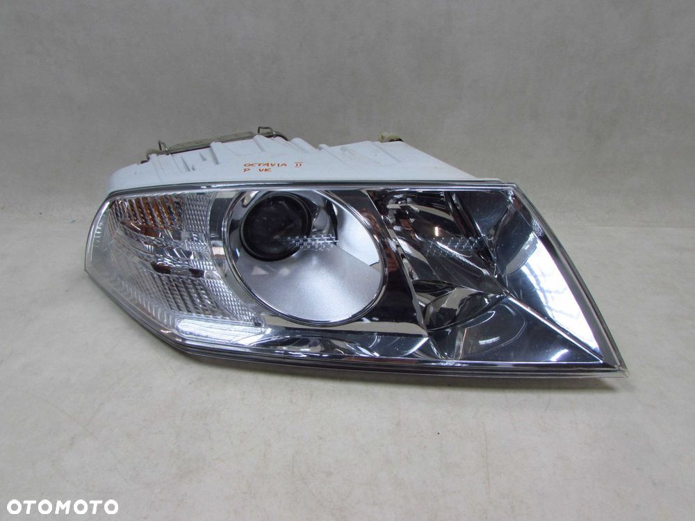 SKODA OCTAVIA II 04-08 LAMPA PRZOD PRAWA REFLEKTOR UK - 1