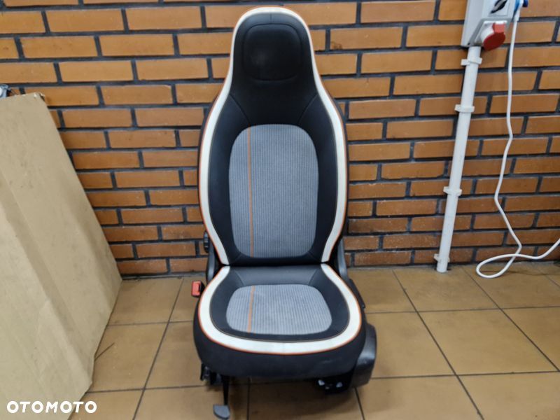 RENAULT TWINGO 3 III FOTEL KIEROWCY LEWY PRZÓD PRZEDNI EU - 1