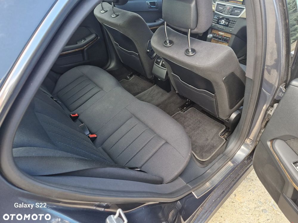 Mercedes-Benz Klasa E 200 BlueEFFICIENCY Elegance - 23