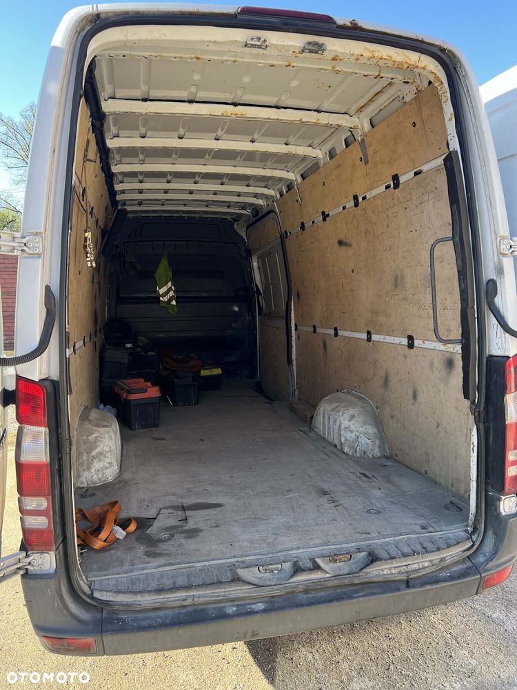 Mercedes-Benz Sprinter - 2