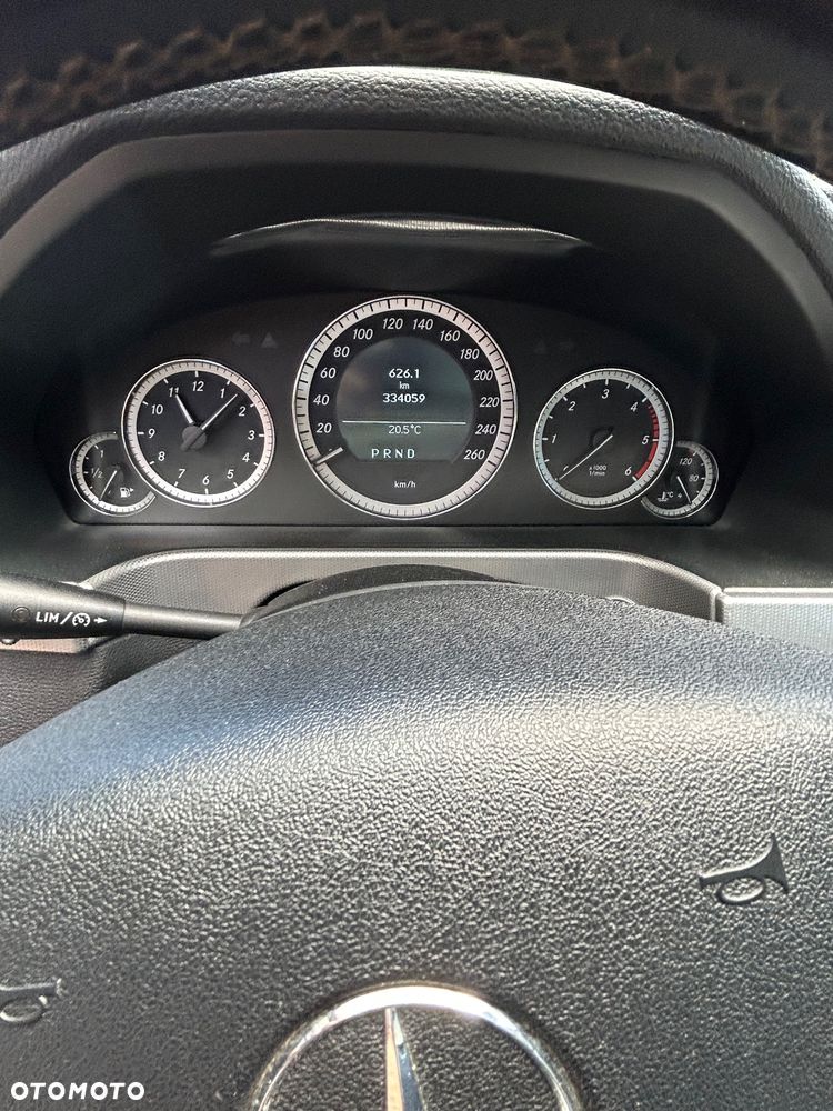 Mercedes-Benz Klasa E 250 CDI DPF 4Matic BlueEFFICIENCY 7G-TRONIC Avantgarde - 24