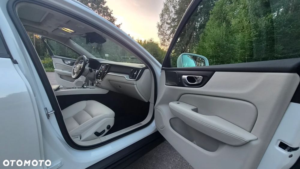 Volvo V60 Cross Country Plus B5 B AWD - 12