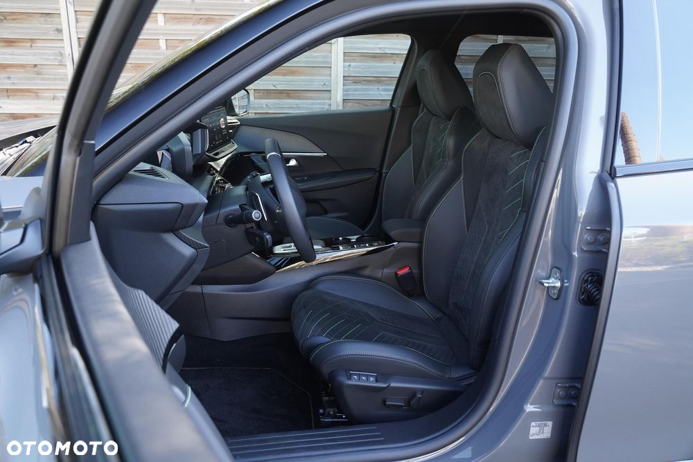 Peugeot 2008 PureTech mHEV GT e-DCS6 - 13