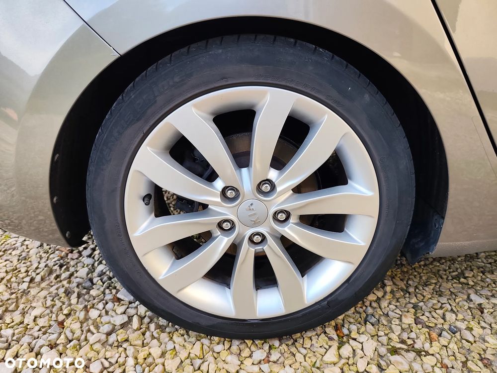 Kia Carens 1.7 CRDi 115 UEFA EURO 2016 - 19