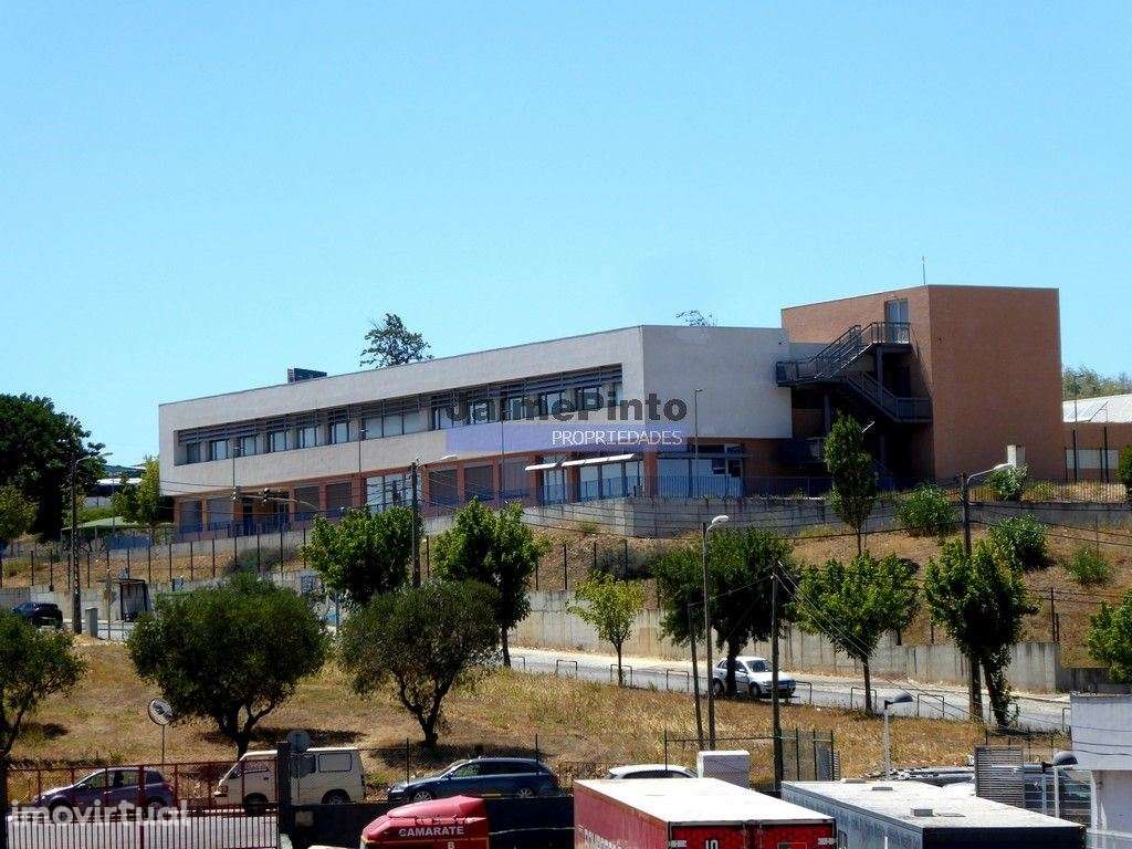 Terreno para construção 7 habitações e 2 lojas. Lisboa, Loures, Cam... - Grande imagem: 3/4