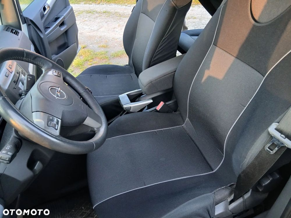 Opel Zafira - 9