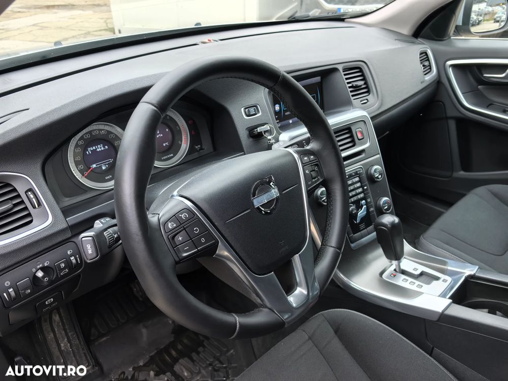 Volvo V60 D4 Geartronic Momentum - 8