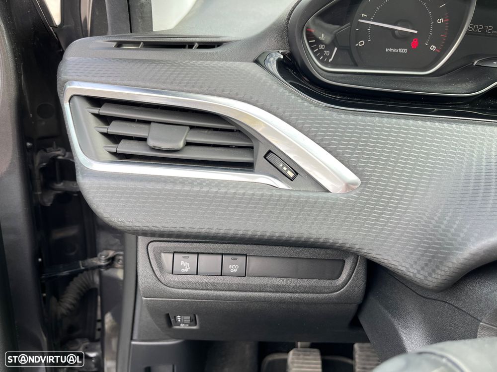 Peugeot 2008 1.5 BlueHDi Signature - 26