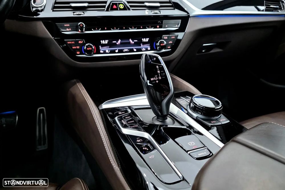 BMW 530 e Pack Desportivo M - 42