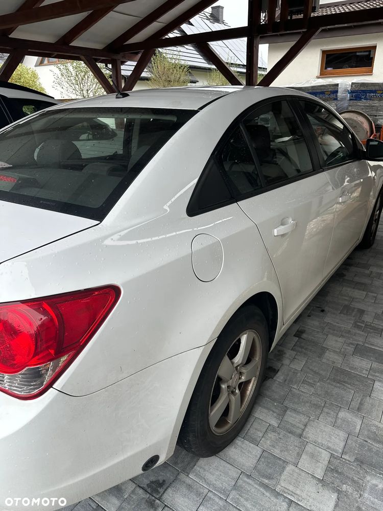 Chevrolet Cruze 1.6 - 5