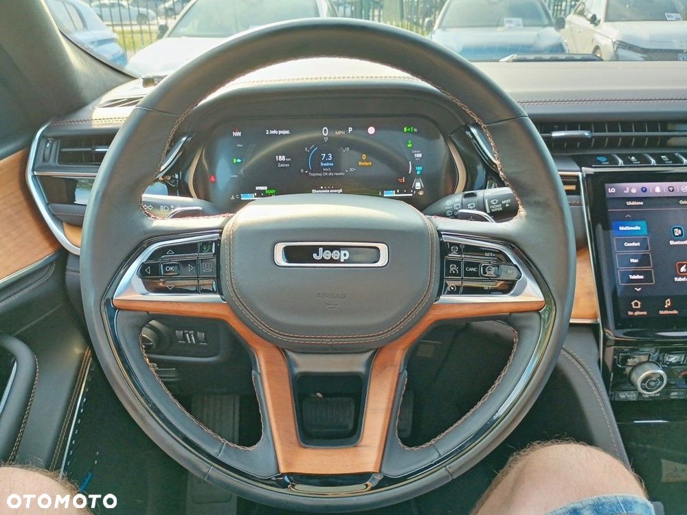 Jeep Grand Cherokee - 25