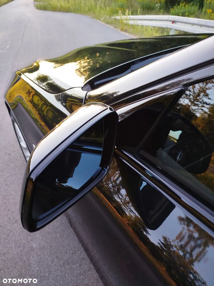 BMW Seria 5 528i - 32