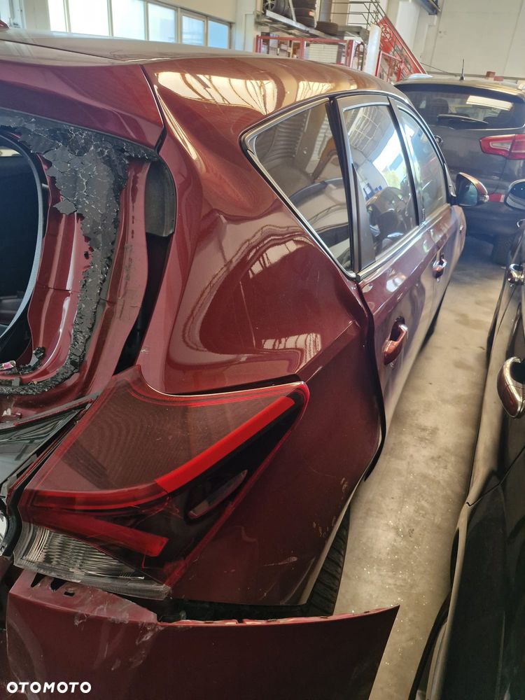 Toyota Auris 1.8 HSD Luna - 11