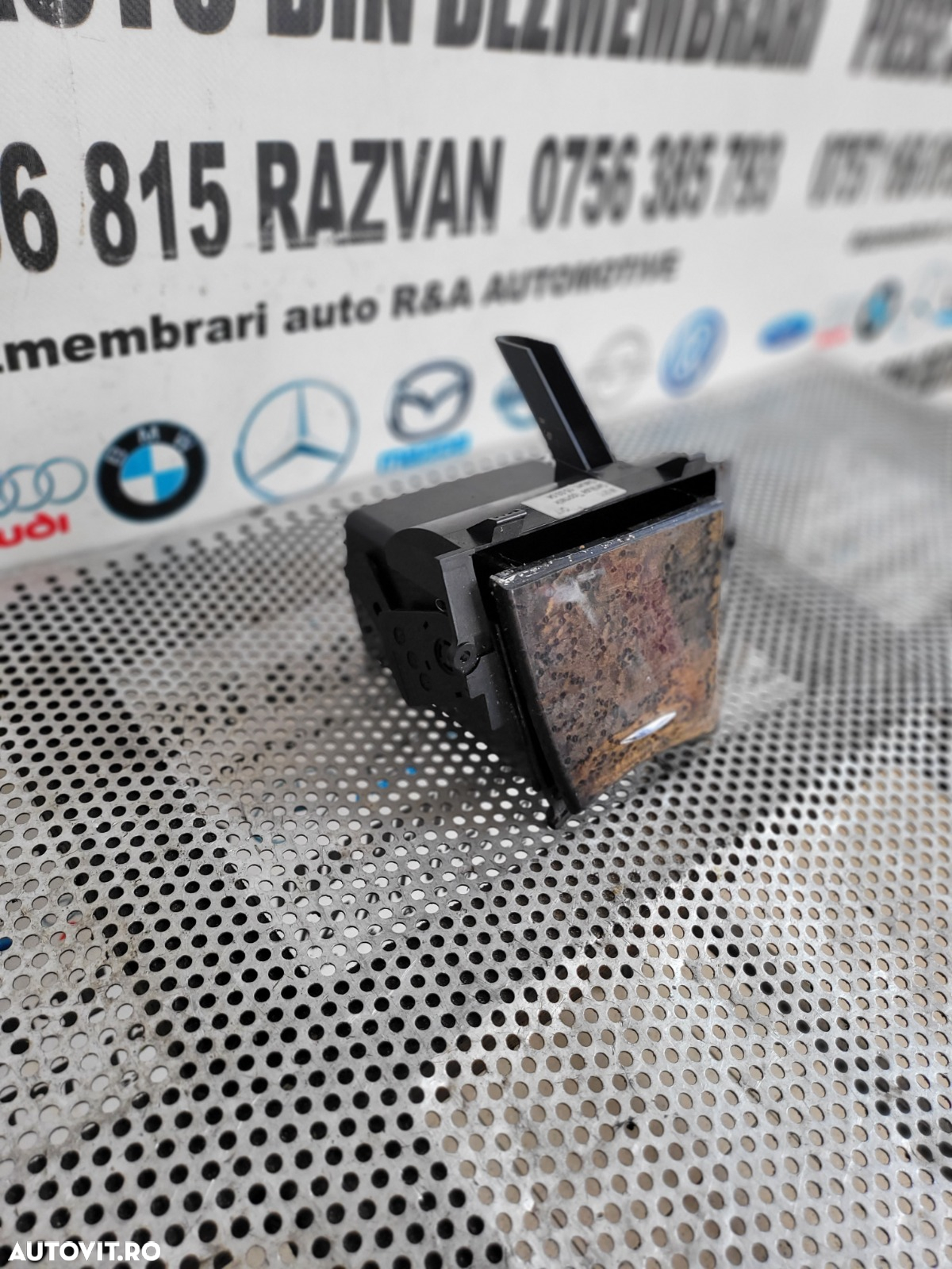 Sertar Scrumiera Mercedes E Class W211 Dezmembrez Mercedes E Class W211 2.7 Cdi Automat Cod Motor 6 - 2