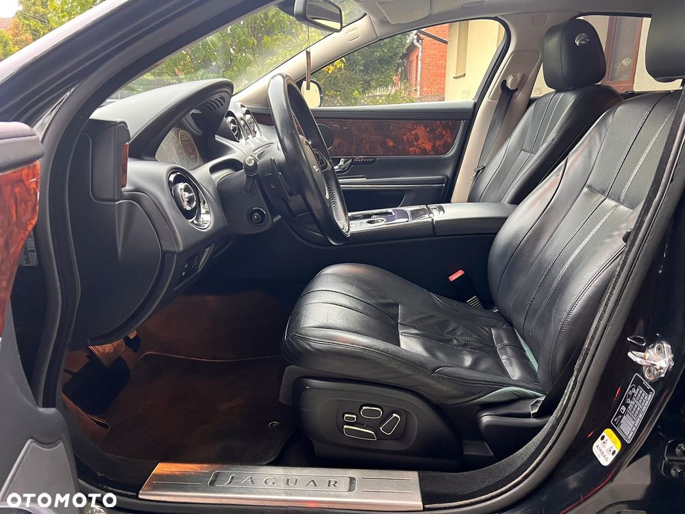 Jaguar XJ 3.0 D V6 LWB Premium Luxury - 11