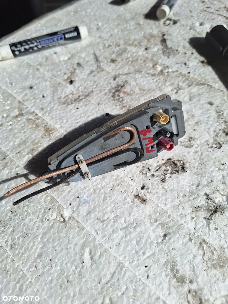 BMW 5 E60 E61 7 E65 E66  antena dachowa  GPS PŁETWA  6933756-02   (83/12) - 4