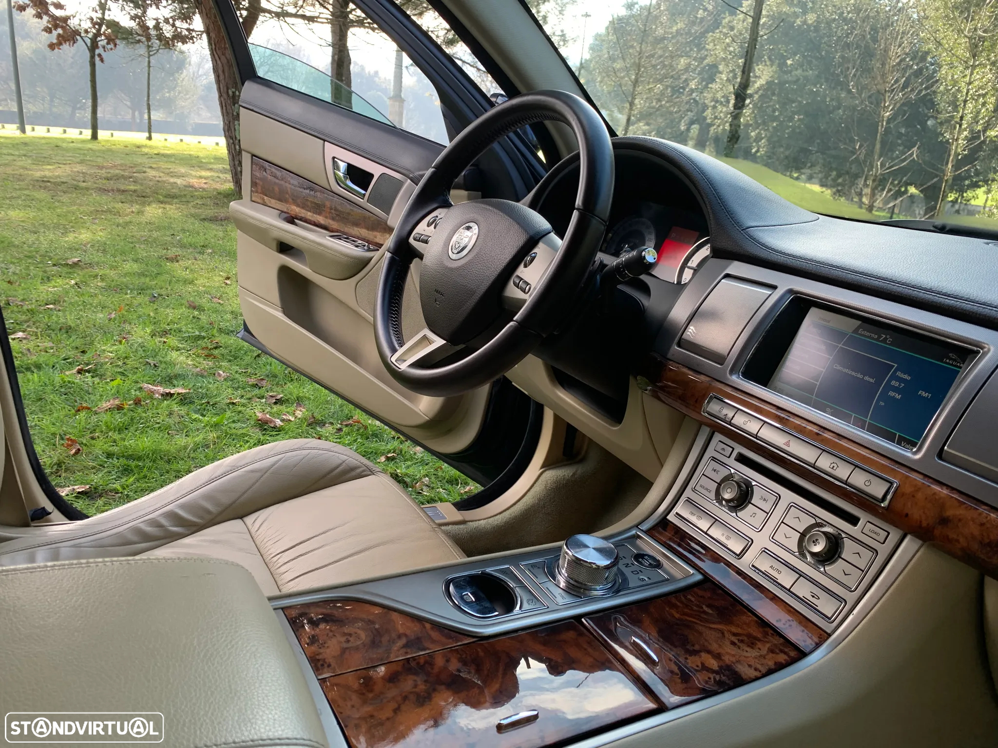 Jaguar XF 3.0 D V6 Premium Luxury - 38