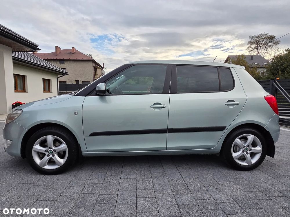 Skoda Fabia 2012 photo 2