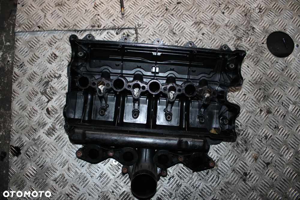 Pokrywa zaworów master 2 2,5 DCI 8200239705 - 3