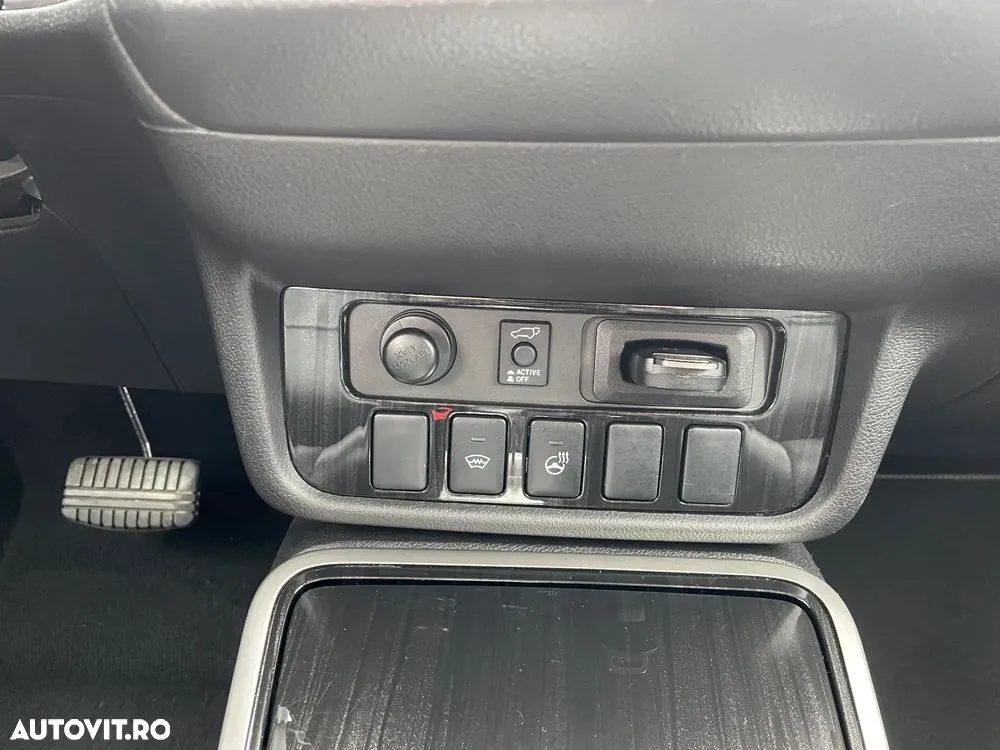 Mitsubishi Outlander - 7