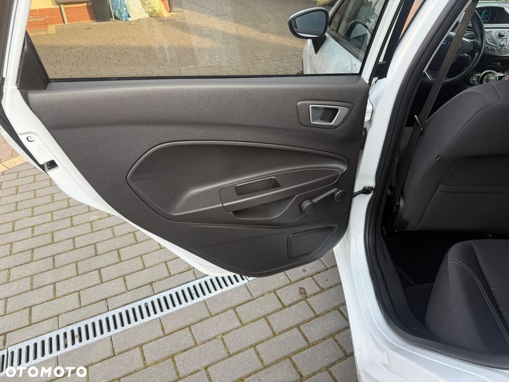 Ford Fiesta 1.0 Champions Edition - 16