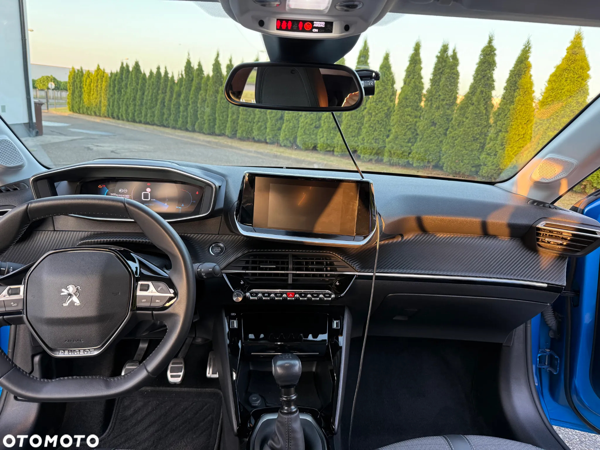Peugeot 208 - 12