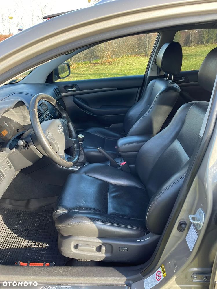 Toyota Avensis - 8