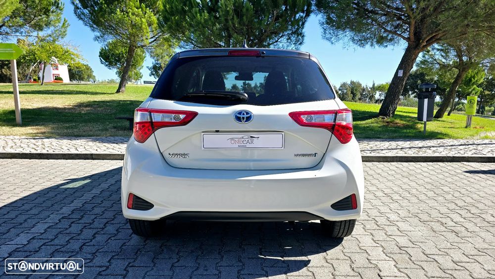 Toyota Yaris 1.5 HSD 20 Anos - 11