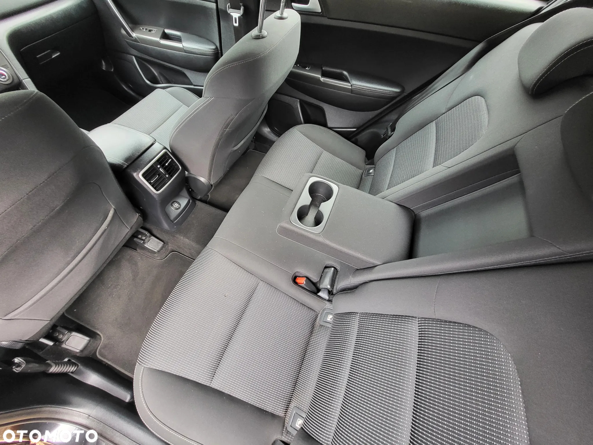 Kia Sportage 1.6 GDI L Business Line Plus 2WD - 31