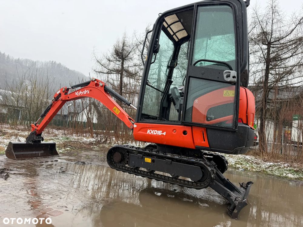 Kubota KX016-4 Koparka Gąsienicowa 2 tony. DEKRA aktualna do 2026r. Rozsuwane Hydr. podwozie! Sprowadzona z Gospodarstwa Norweskiego! Zero luzów i wycieków. Maszyna jak Nowa z Salonu! 2016rok. Pełna Dokumentacja. Gąsienice bez zużycia! Łyżka Skarpowa! Szybkozłącze! szybka wolna jazda. Ani deka luzów i wycieków. OKAZJA - 14