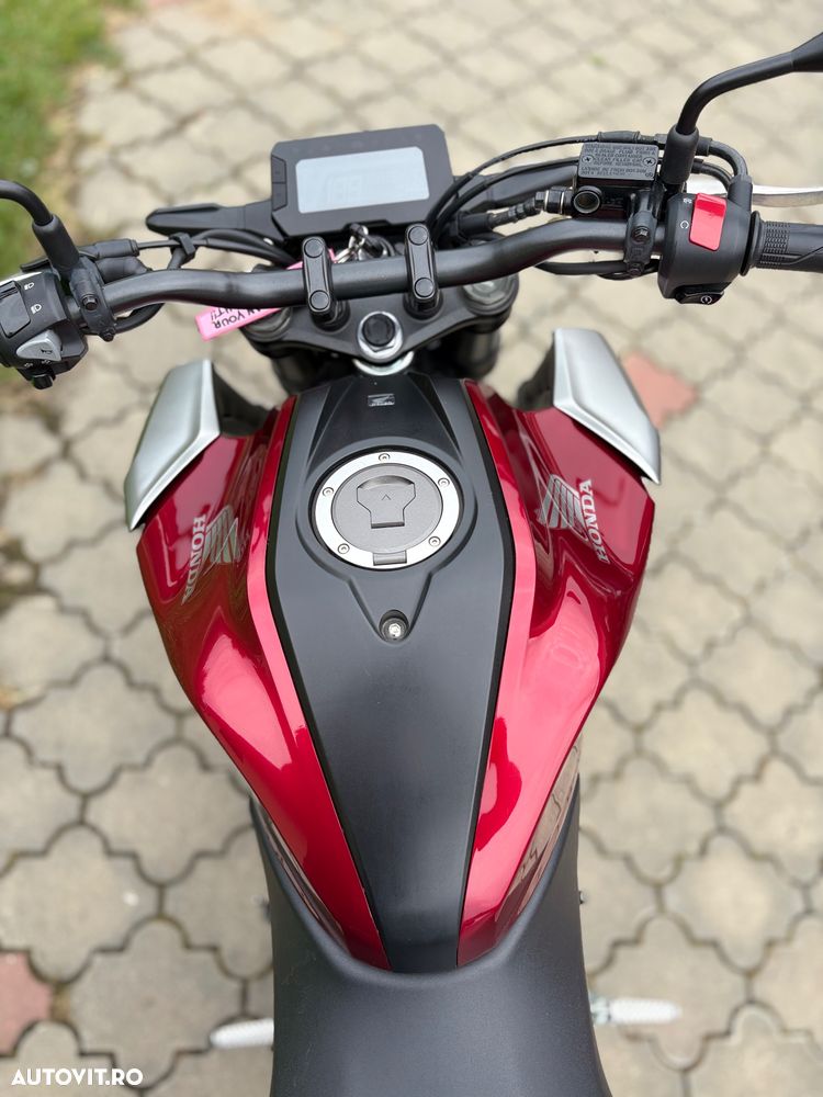 Honda CB 125R - 7