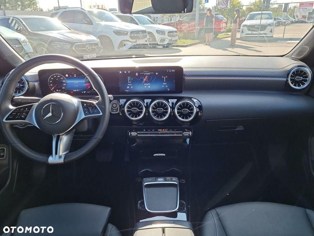 Mercedes-Benz CLA 180 Progressive 7G-DCT - 15
